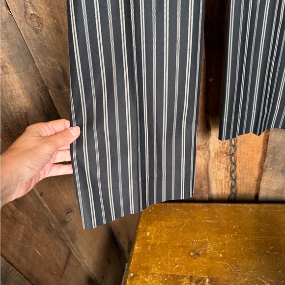 Laundry by Shelli Segal Low Rise Striped Pants- size 0 - Picture 3 of 12